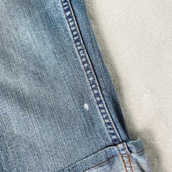 ⭐️⭐️SOLD⭐️⭐️ Bubblegum Brand Denim Capri | Medium Wash Blue | Distressed - Picture 12 of 16